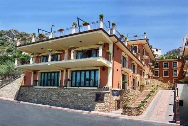 Agostiniana Hotel Santa Teresa Di Riva Dış mekan fotoğraf