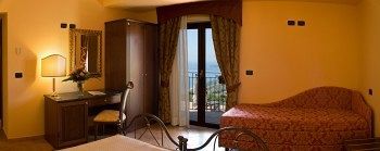 Agostiniana Hotel Santa Teresa Di Riva Dış mekan fotoğraf