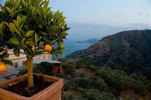 Agostiniana Hotel Santa Teresa Di Riva Dış mekan fotoğraf
