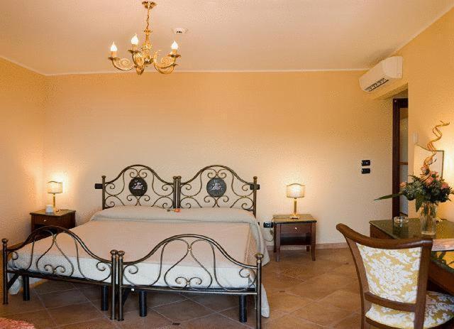 Agostiniana Hotel Santa Teresa Di Riva Dış mekan fotoğraf